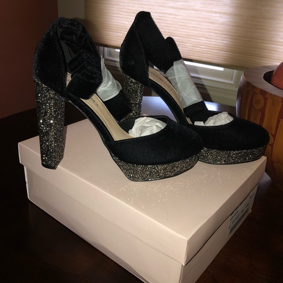 Shoes - 8.5 chunk heel sparkly pumps